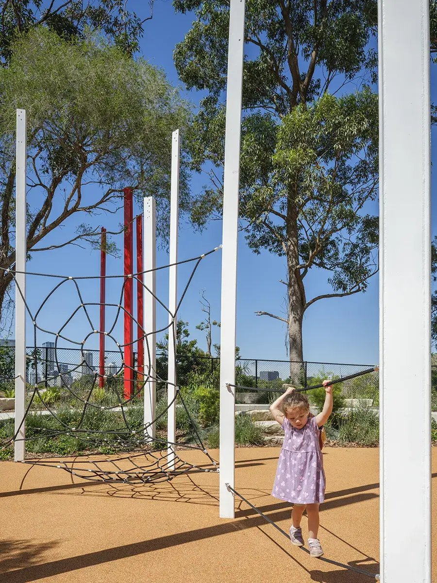 Parabol Playground, Channel 9 Tower 09